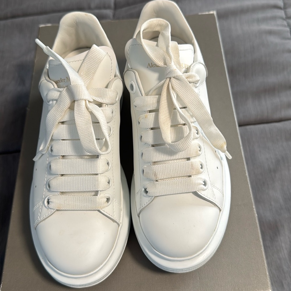 Authentic Women Alexander McQueen Sneaker
